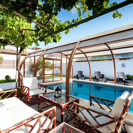 With 3 Bedrooms In Chiclana De La Frontera, With Private Pool *